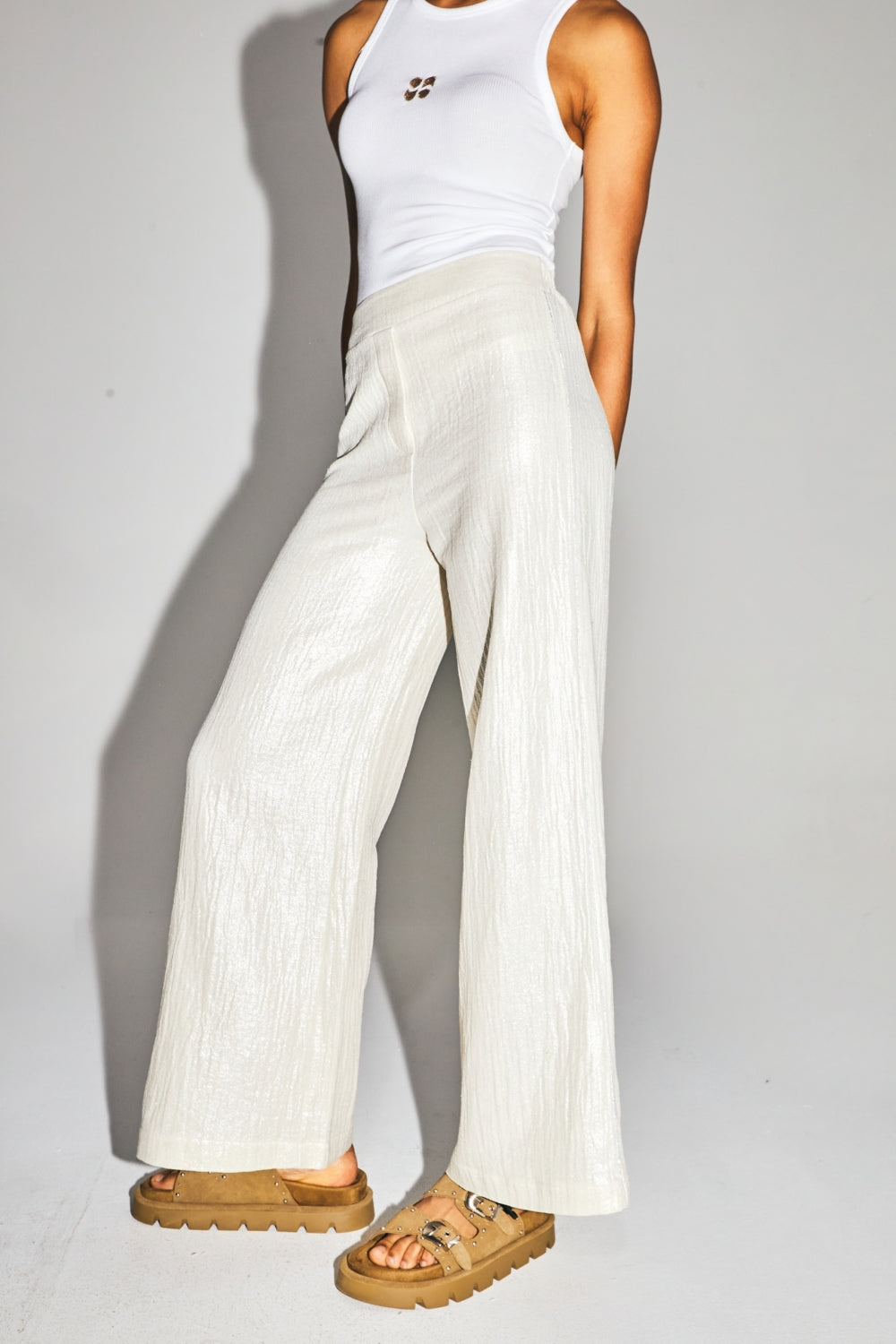 Le Pantalon Charlie En Coton Bio Brillant Texturé Fabriqué En Italie