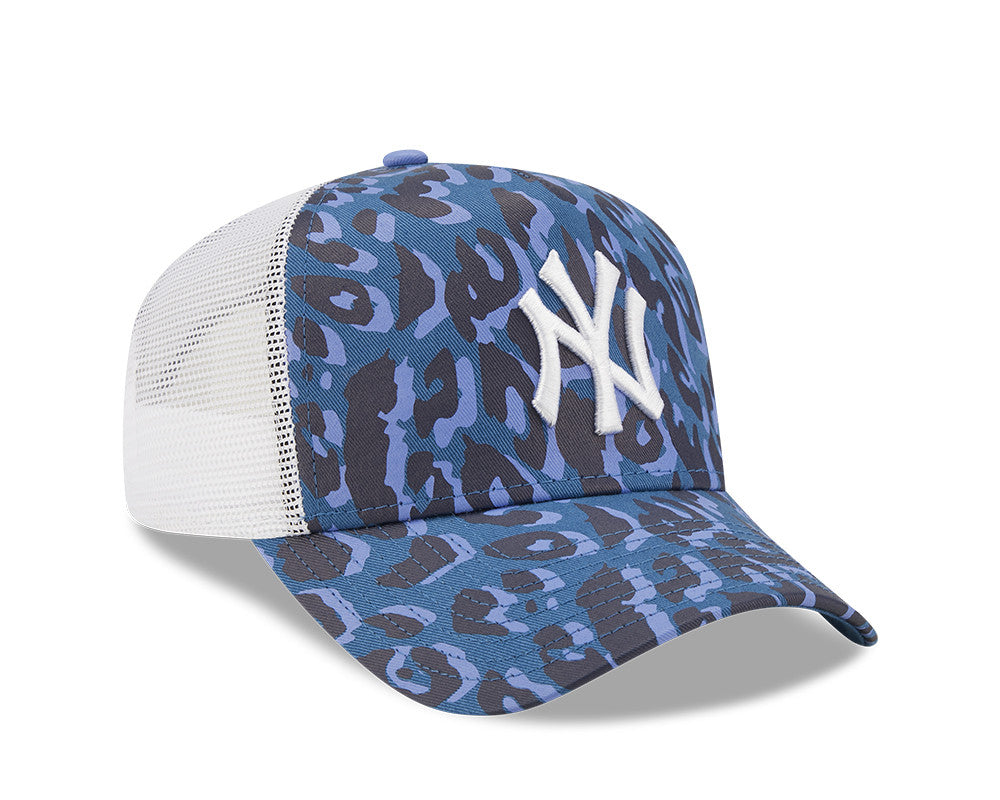 Gorra trucker Neyyan con estructura en A y estampado de leopardo de New Era