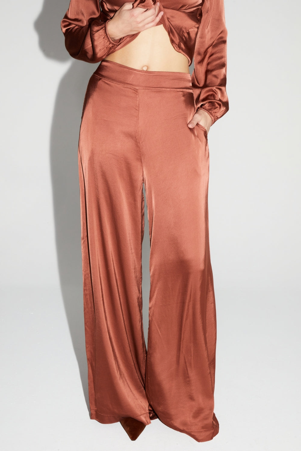 Pantalón Charlie Satin Viscosa Coñac Hecho En Italia