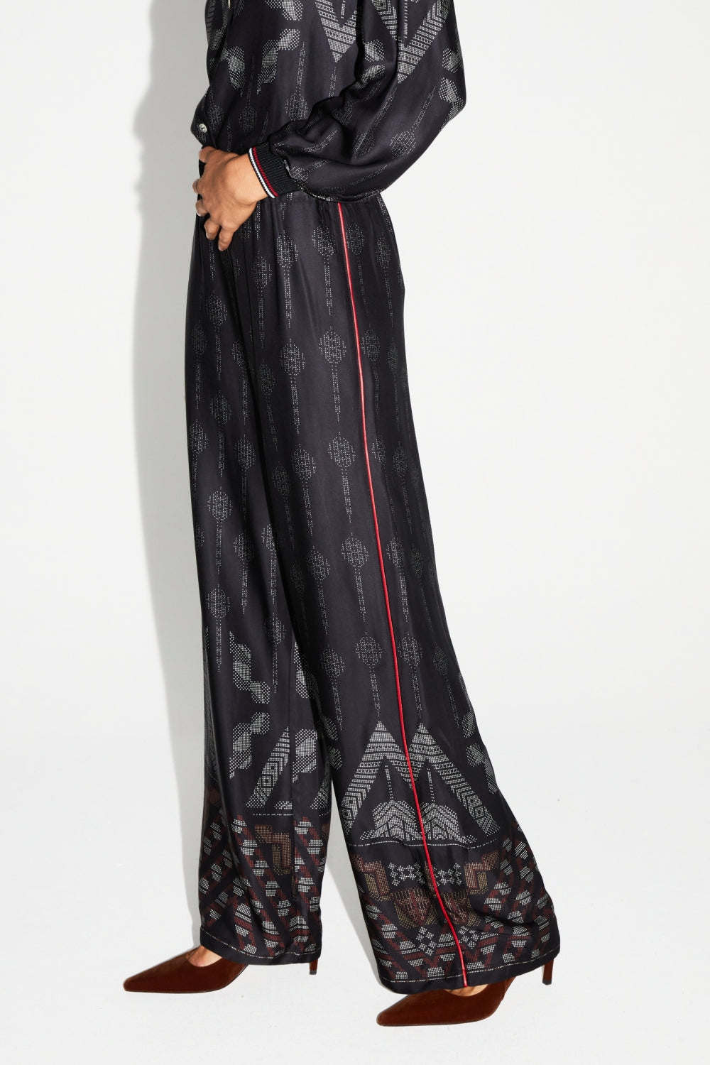 Pantalones con estampado de águila fabricados en Italia