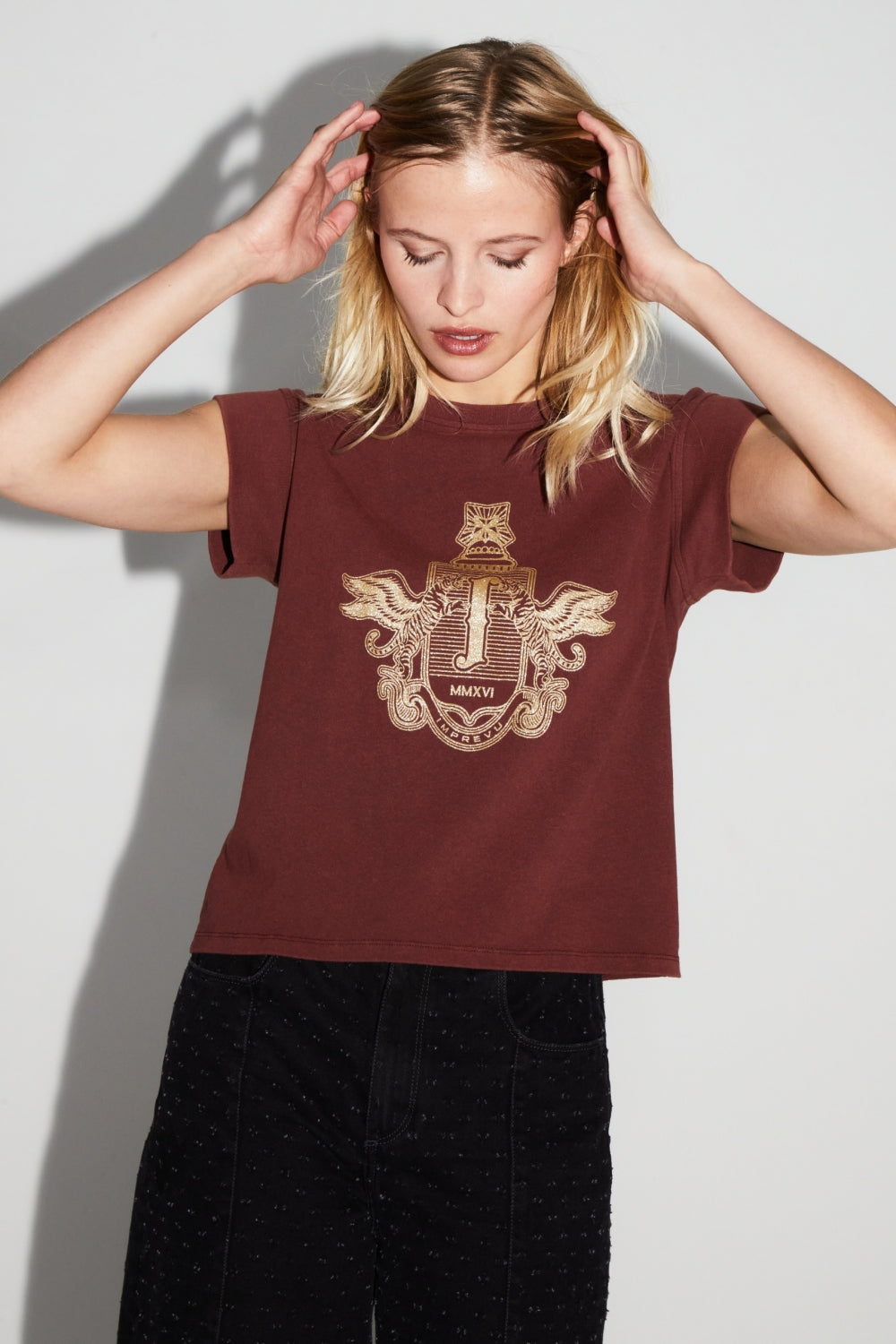 Camiseta dorada de Robbie Blason fabricada en Portugal