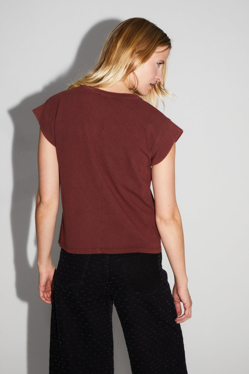 Camiseta dorada de Robbie Blason fabricada en Portugal