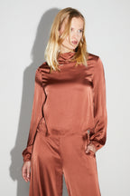 Blouse Cléa Satin Viscose Strech Cognac Fabriquée En Italie - Marron