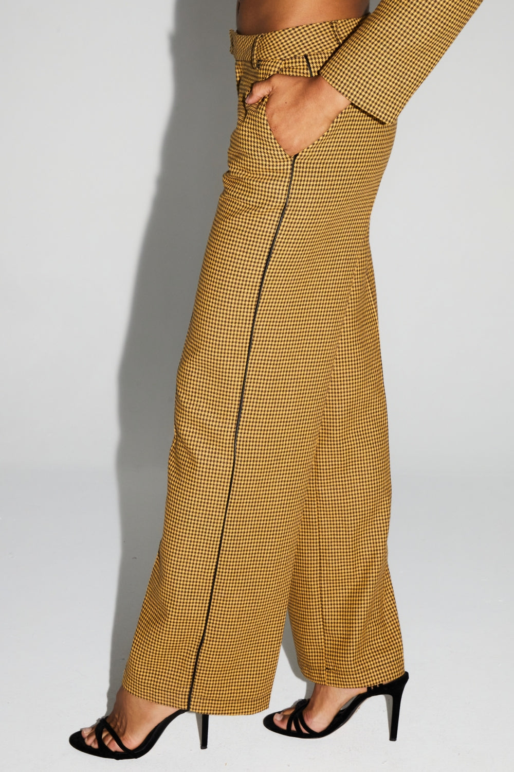 Pantalón Clark De Pata De Gallo Amarillo Made In Italy