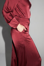 Pantalón Charlie Satin Viscosa Burdeos Made In Italy