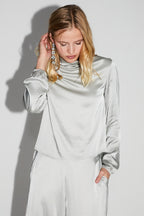La Blouse Cléa Satin Viscose Strech Silver Fabriquée En Italie