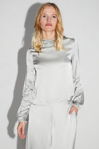 La Blouse Cléa Satin Viscose Strech Silver Fabriquée En Italie
