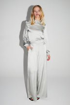 La Blouse Cléa Satin Viscose Strech Silver Fabriquée En Italie