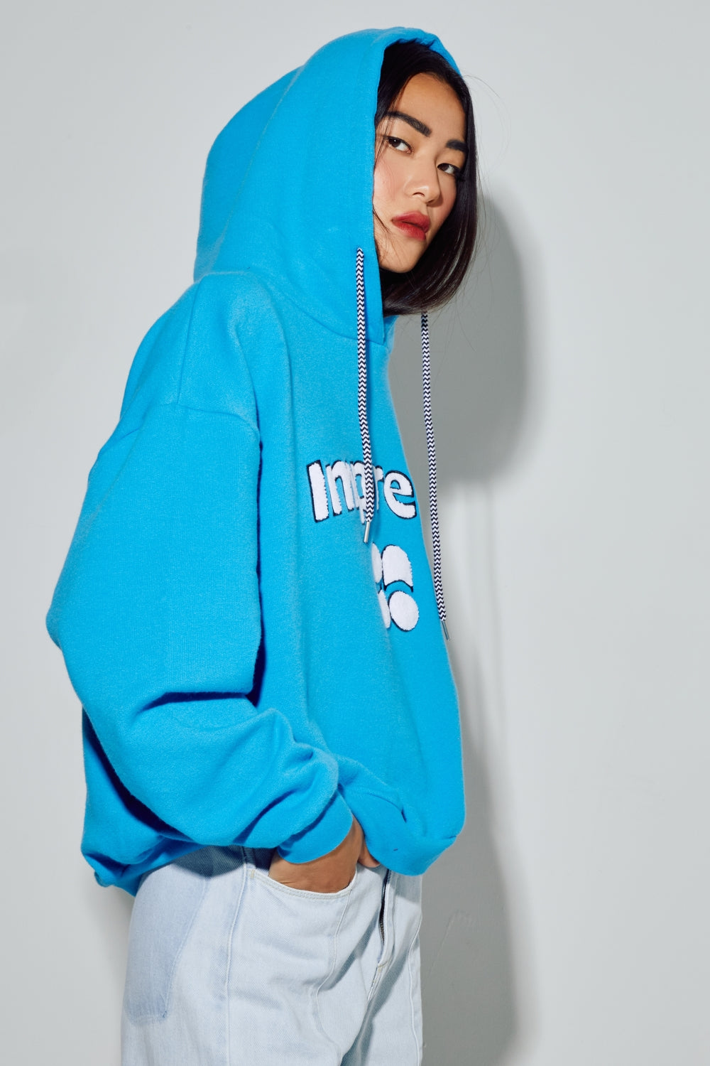 Sweatshirt Kira Collège Electric Blue, Fabriqué Au Portugal - Bleu