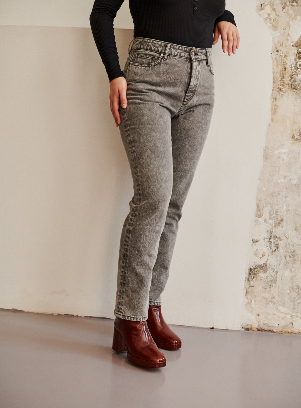 Phoebe Straight Jeans - Gray