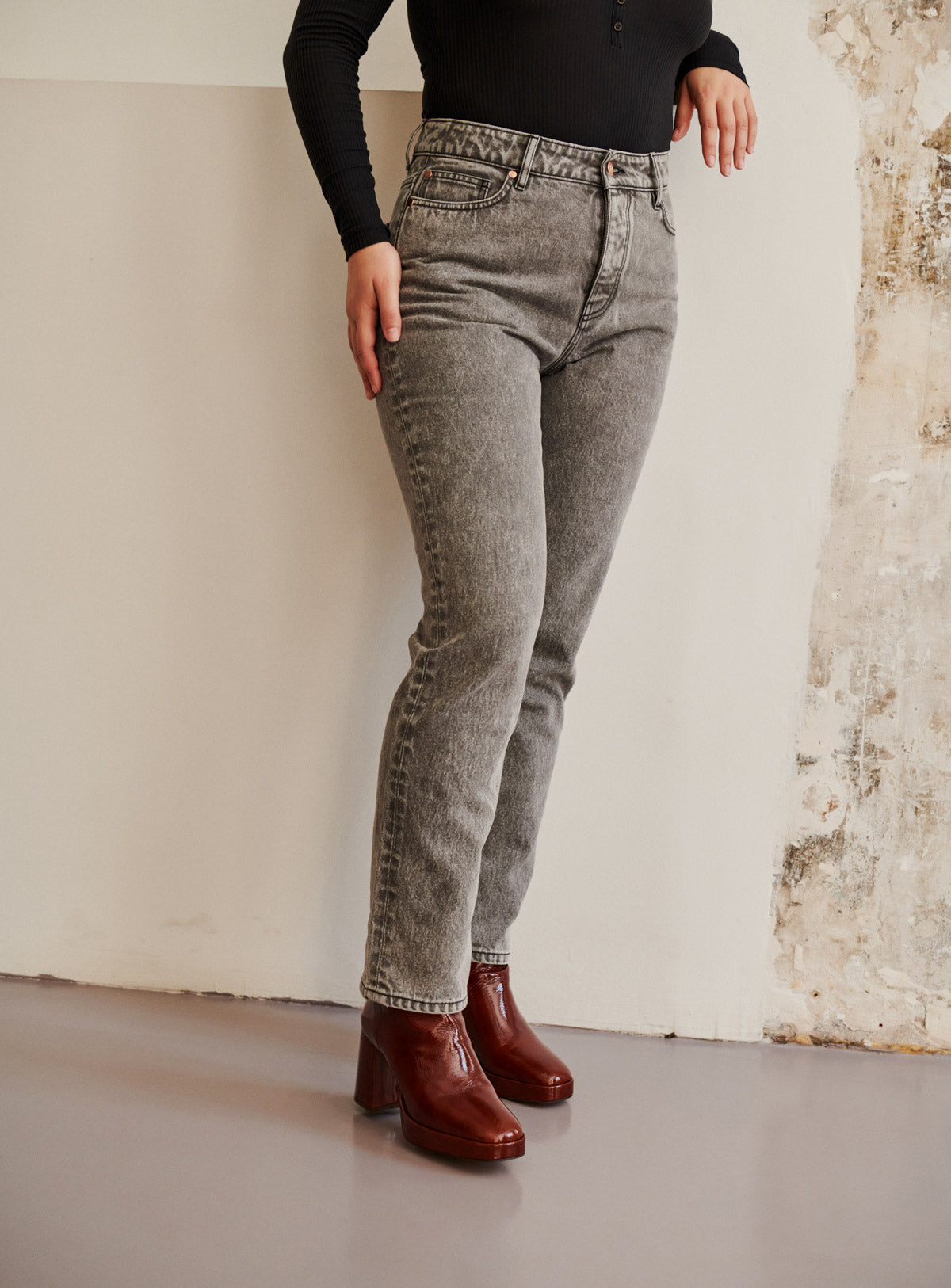 Phoebe Straight Jeans - Gray