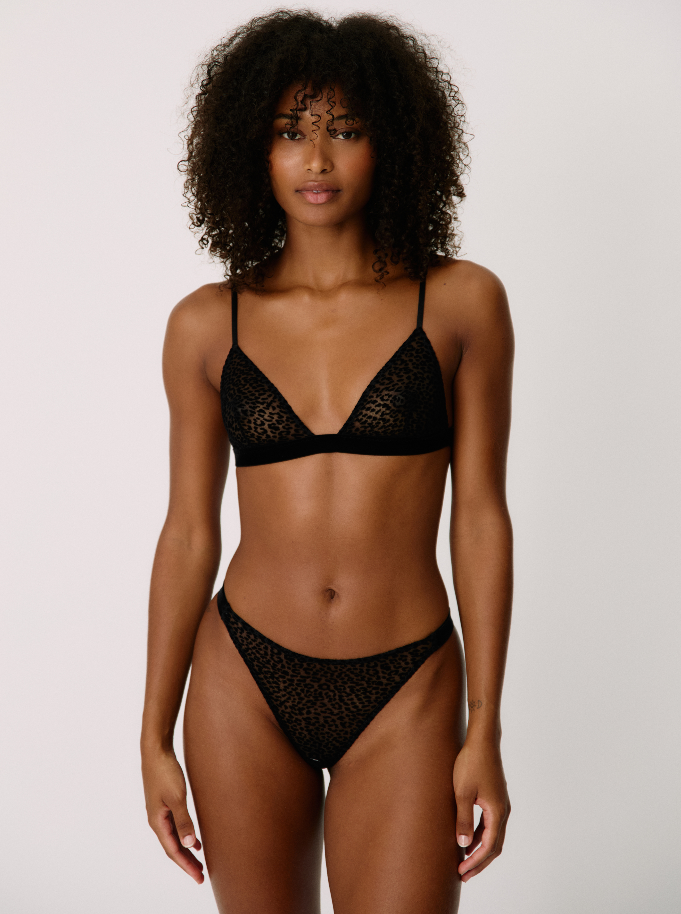 String Velvet Leo noir