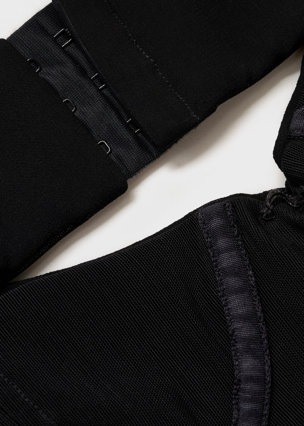 Robe À Découpes Bas Asymétrique