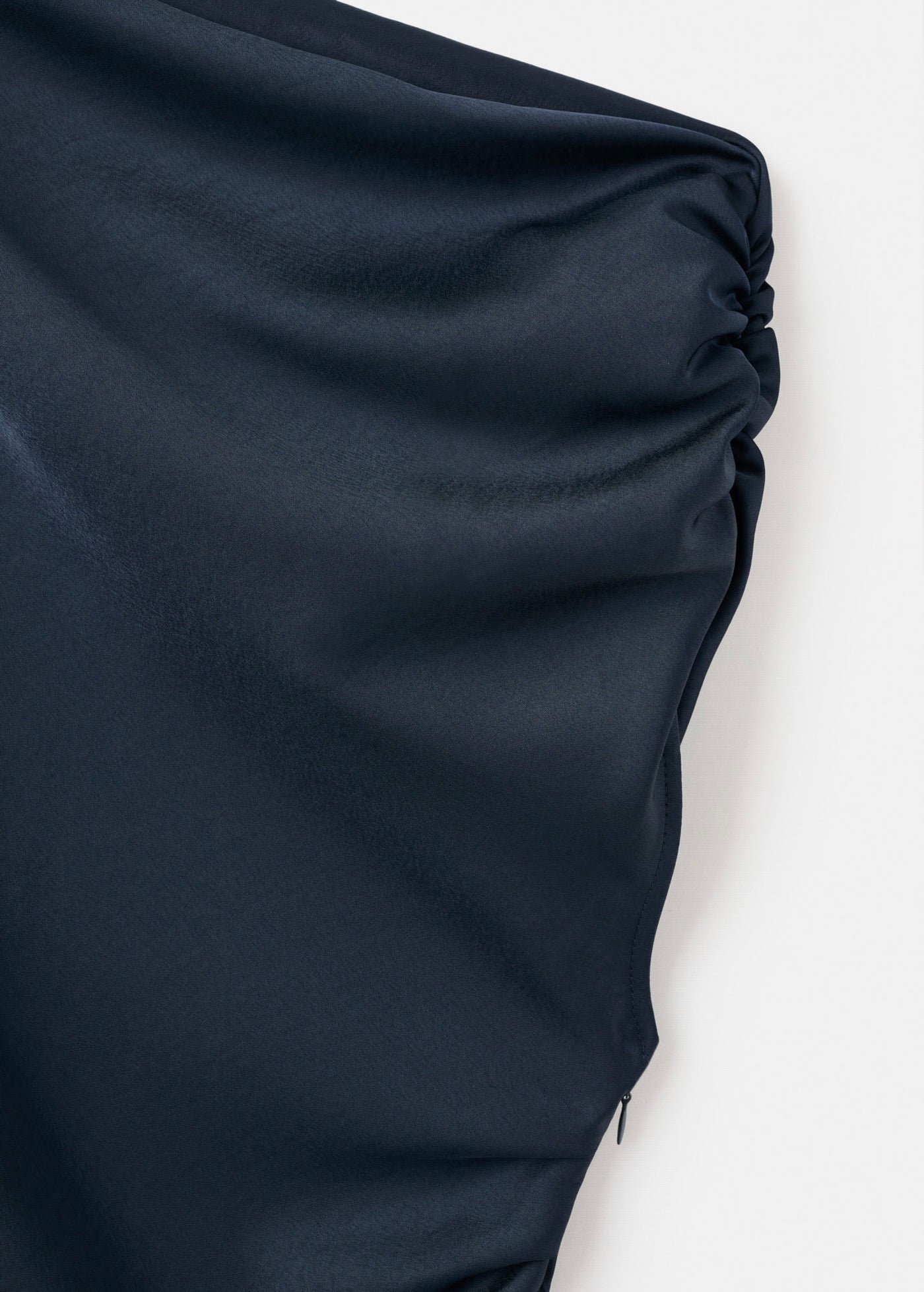Robe Satinée Asymétrique