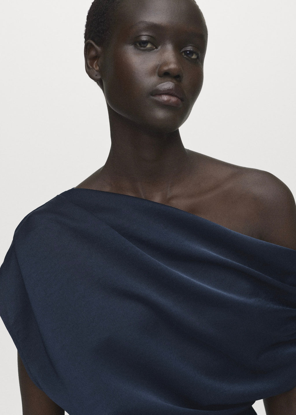 Robe Satinée Asymétrique