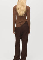 Rippstrickpullover mit U-Boot-Ausschnitt