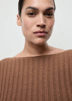 Rippstrickpullover mit U-Boot-Ausschnitt