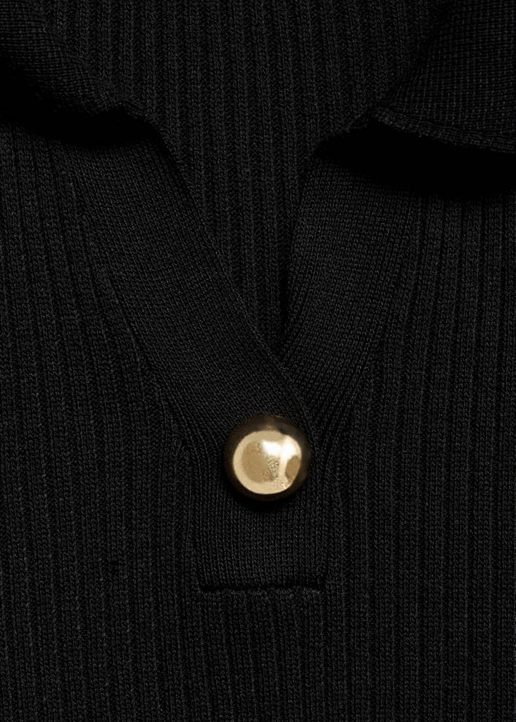 Sweter prążkowany z ozdobnym guzikiem