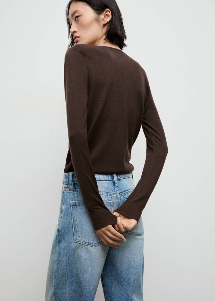 Sweter z drapowanym dekoltem