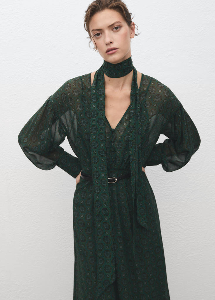 Bedrucktes Kleid Mit Schal