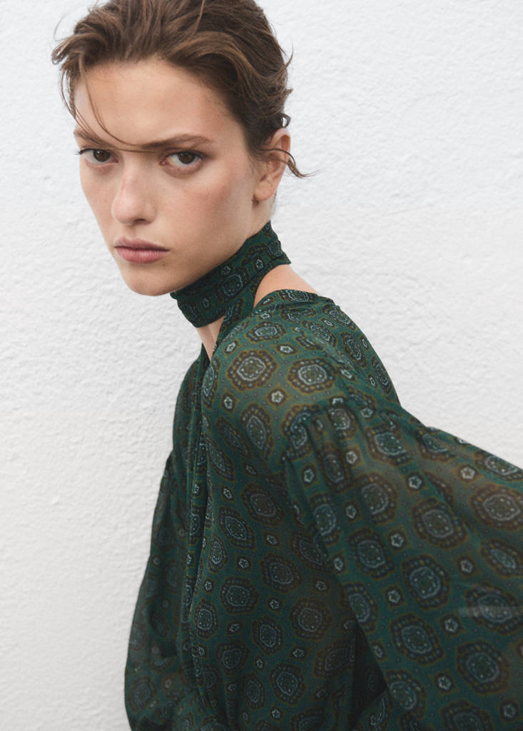 Bedrucktes Kleid Mit Schal