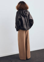 Pantaloni Dritti con Pinces e Abbottonatura