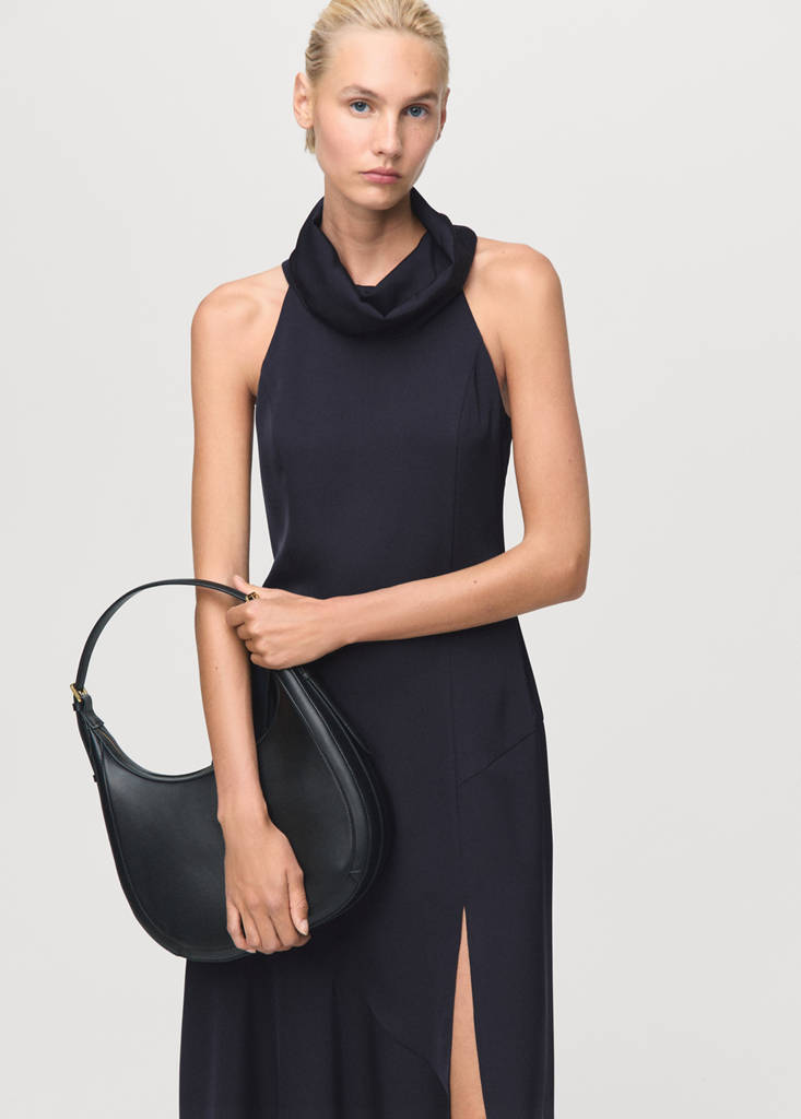 Ausgestelltes Kleid Mit Wasserfallkragen