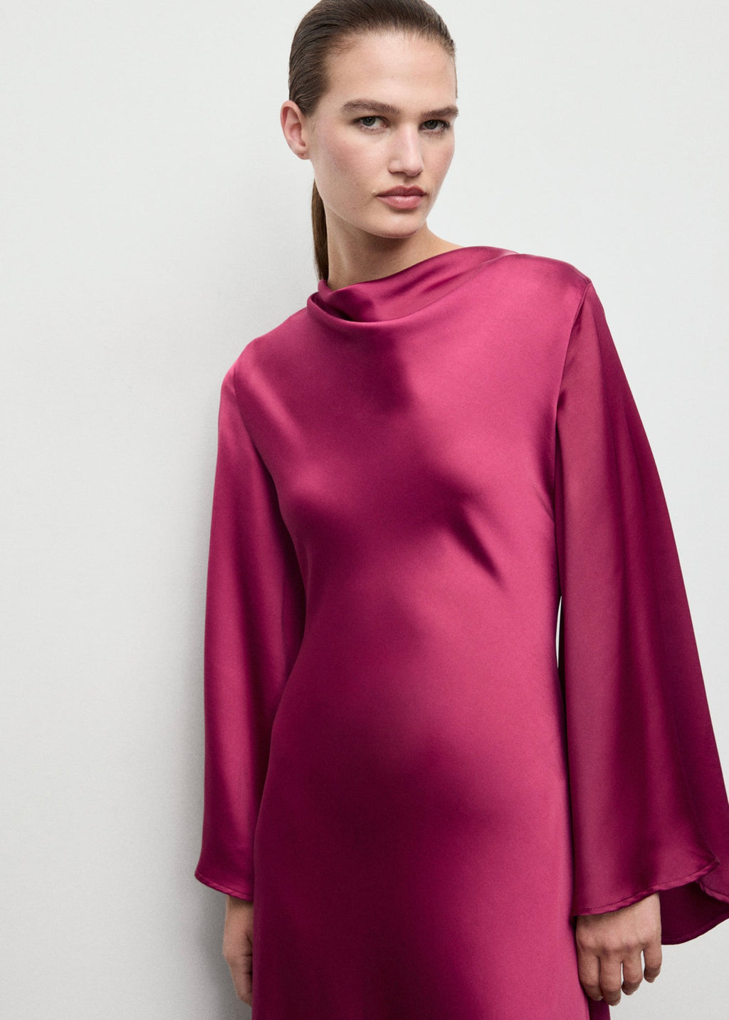 Robe Satinée Manches Cloche