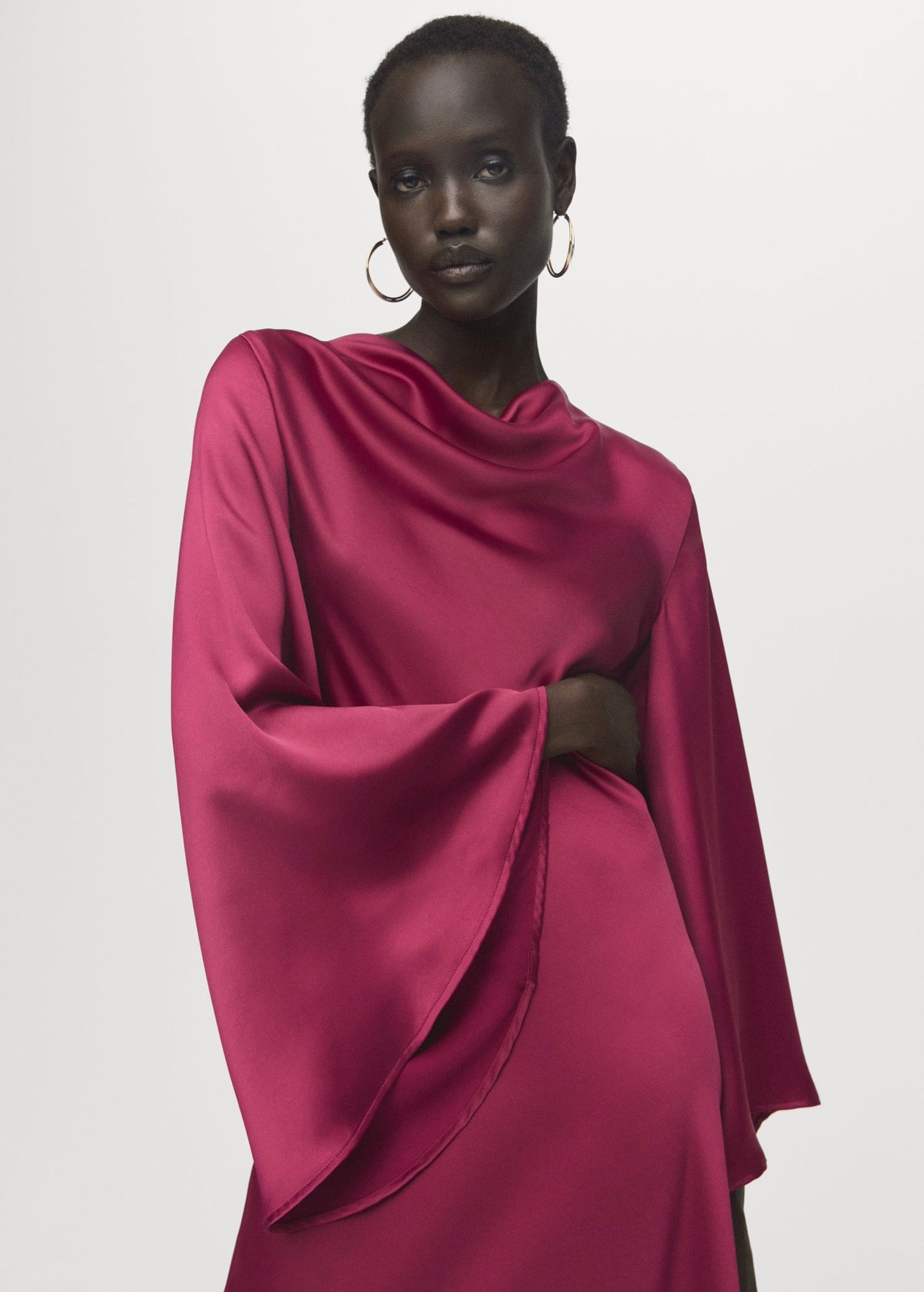 Robe Satinée Manches Cloche