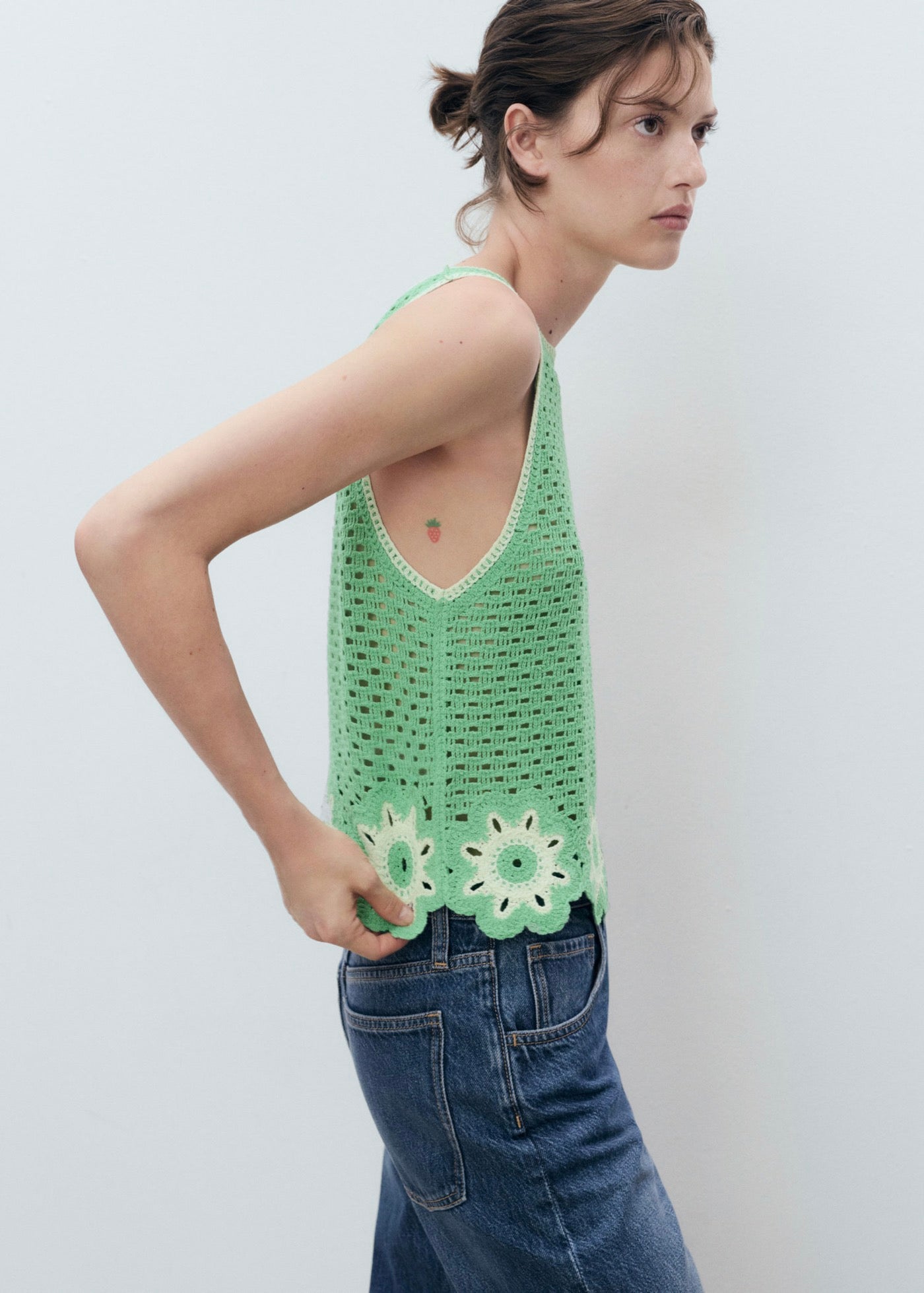 Top En Crochet Finitions À Fleurs