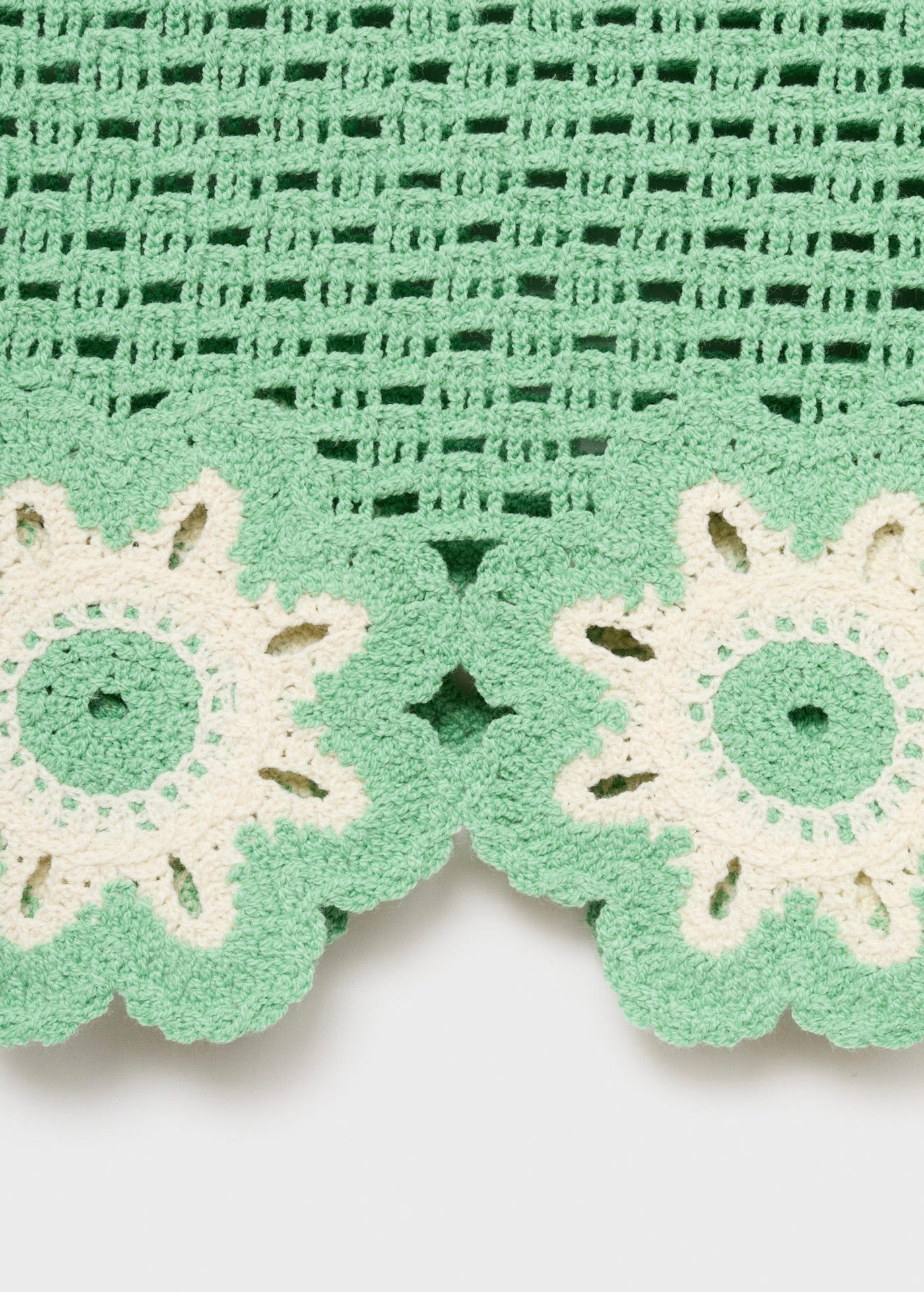 Top En Crochet Finitions À Fleurs