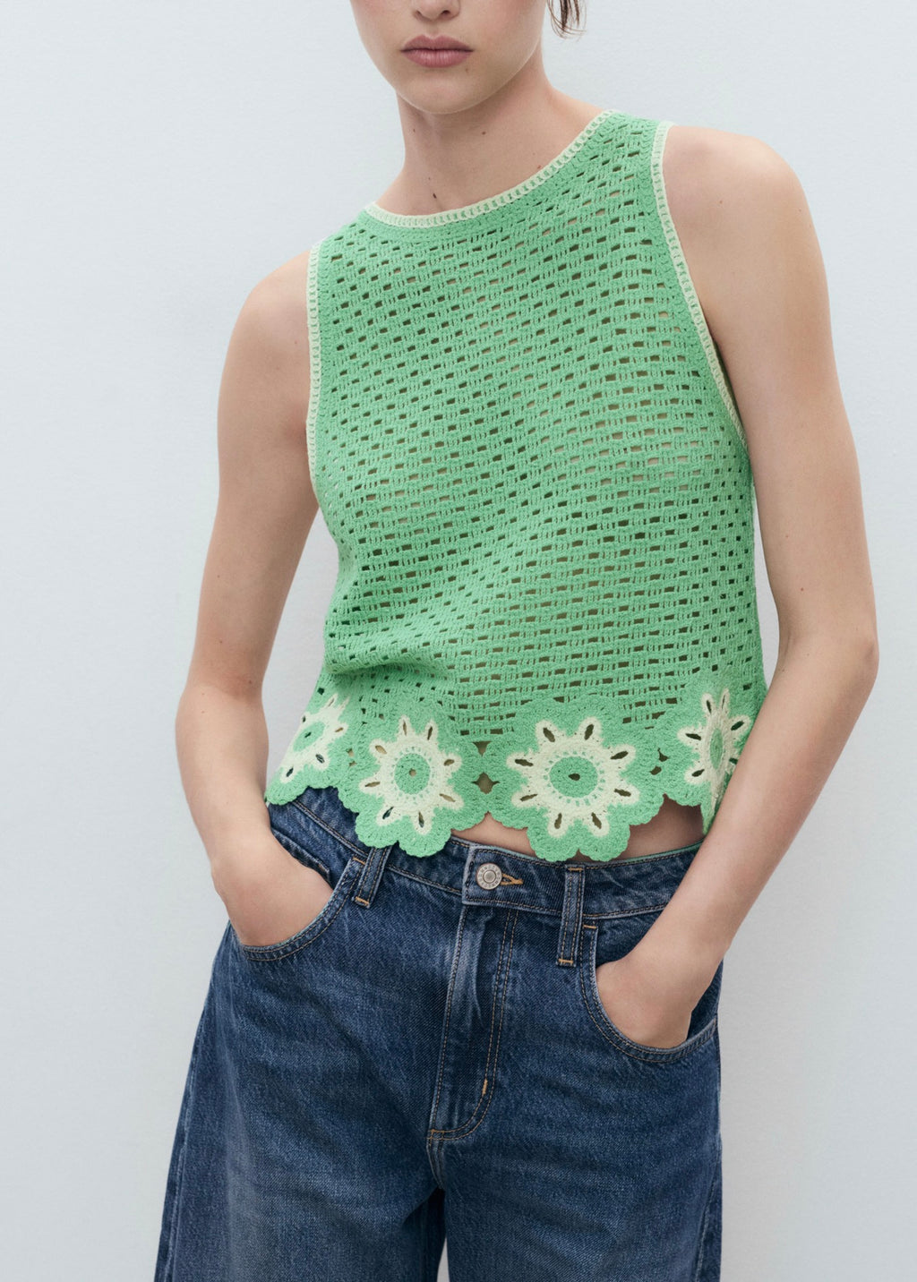 Top En Crochet Finitions À Fleurs