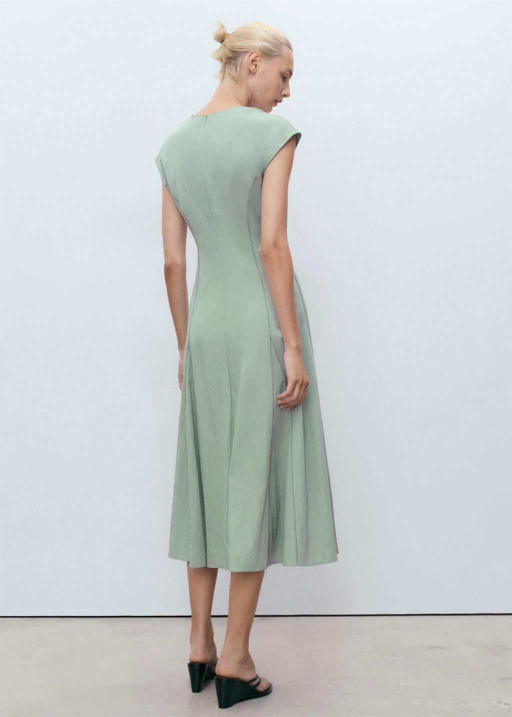 Robe Col V Avec Coutures