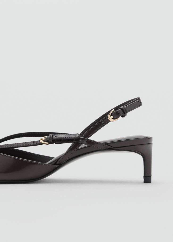 Riemchen-Pumps mit Kitten-Heel-Absatz