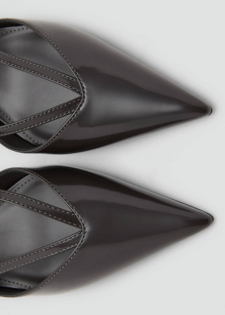 Riemchen-Pumps mit Kitten-Heel-Absatz