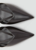 Riemchen-Pumps mit Kitten-Heel-Absatz