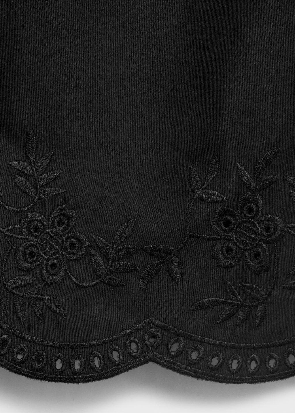 Short En Satin Bas Brodé