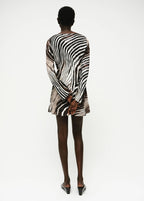 Zebra-Kleid mit ausgestellten Ärmeln