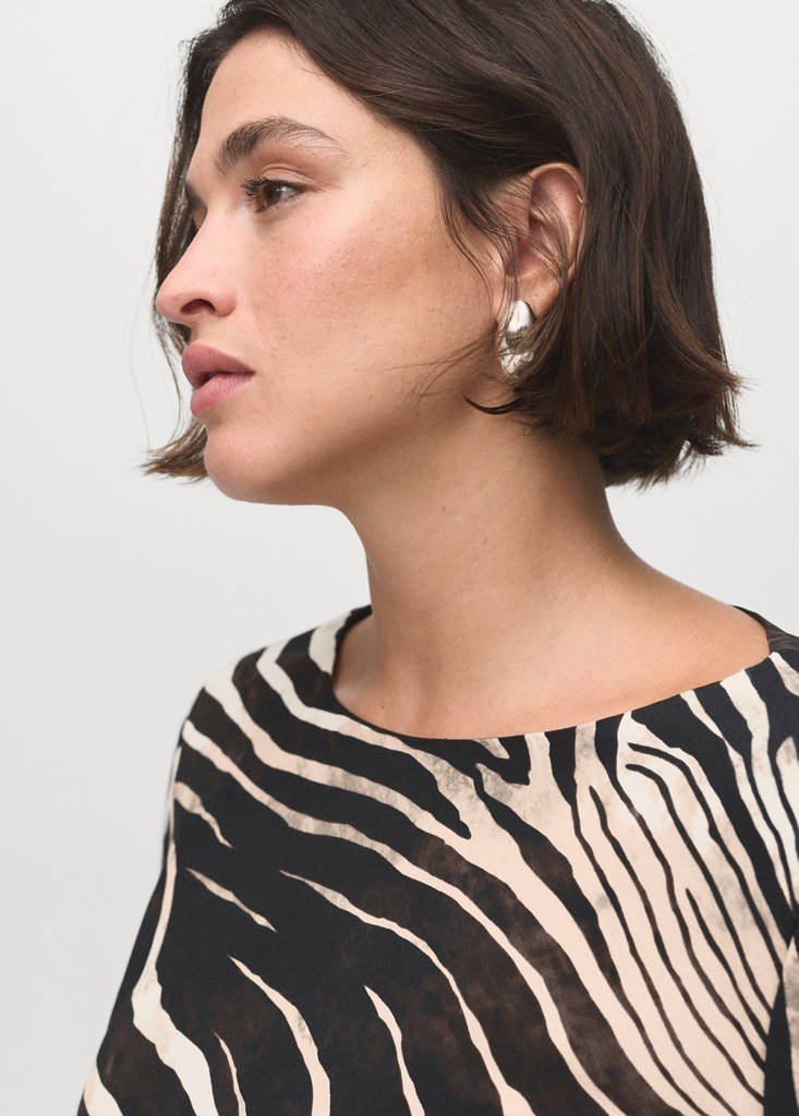 Zebra-Kleid mit ausgestellten Ärmeln