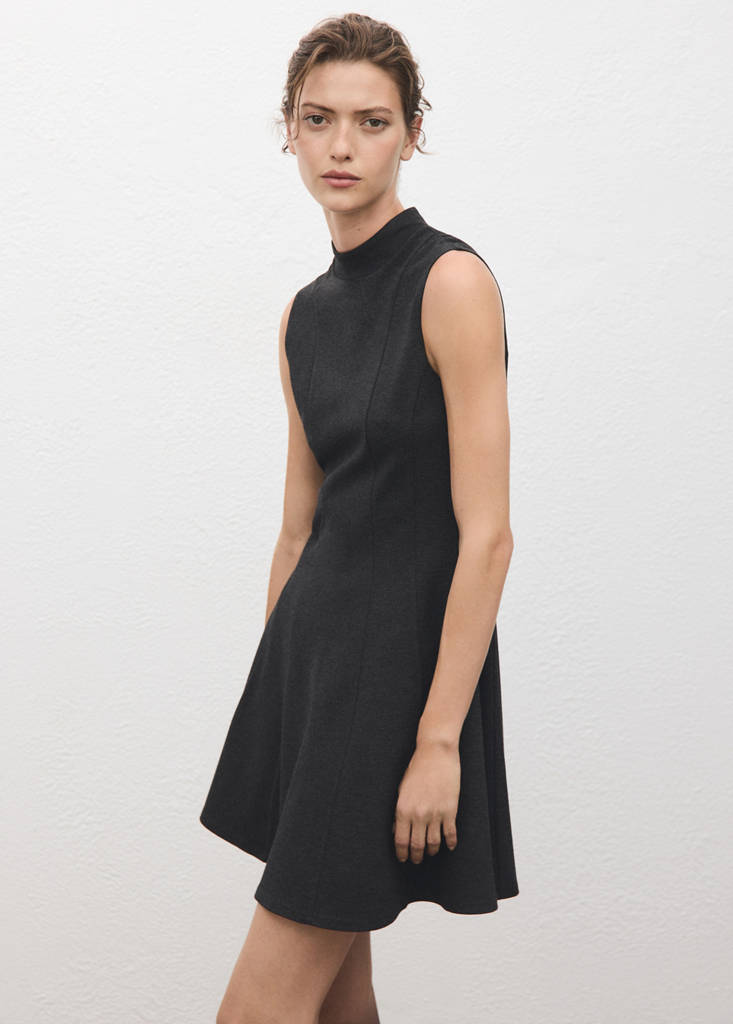 Vestido De Cuello Perkins Con Costuras