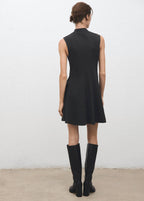 Vestido De Cuello Perkins Con Costuras