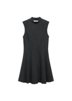 Vestido De Cuello Perkins Con Costuras