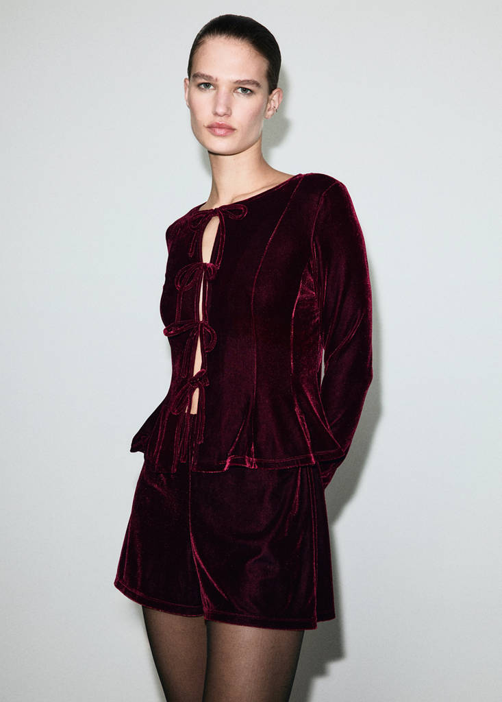 Blusa de Terciopelo con Lazos