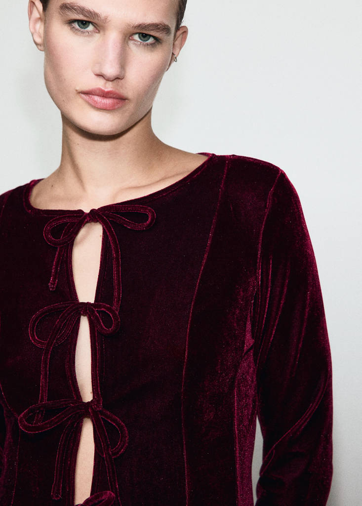 Blusa de Terciopelo con Lazos