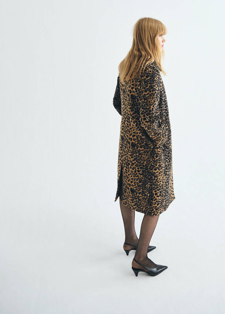 Lang frakke med leopardprint