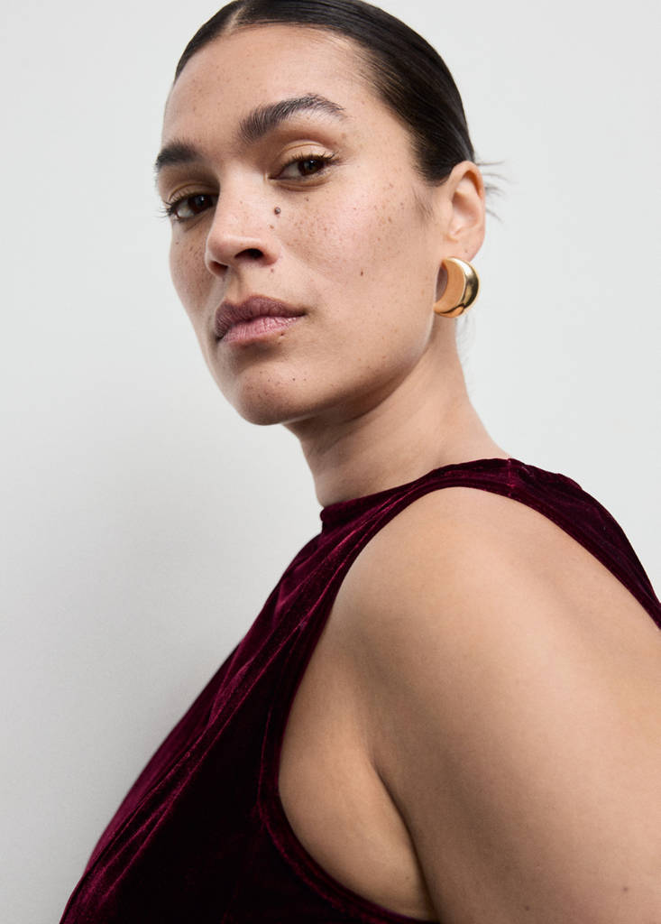 Fløjlskjole med sømdetaljer