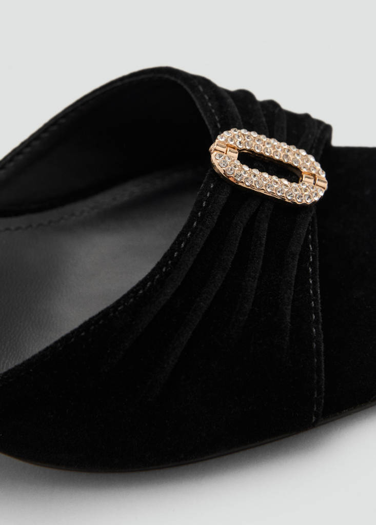 Sandalia De Terciopelo Con Detalle Joya