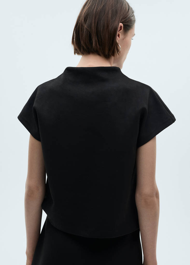 T-shirt in pelle sintetica