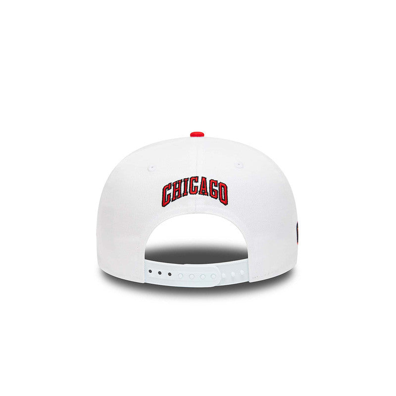 Gorra blanca con parches de corona 9Fifty Chibul de New Era