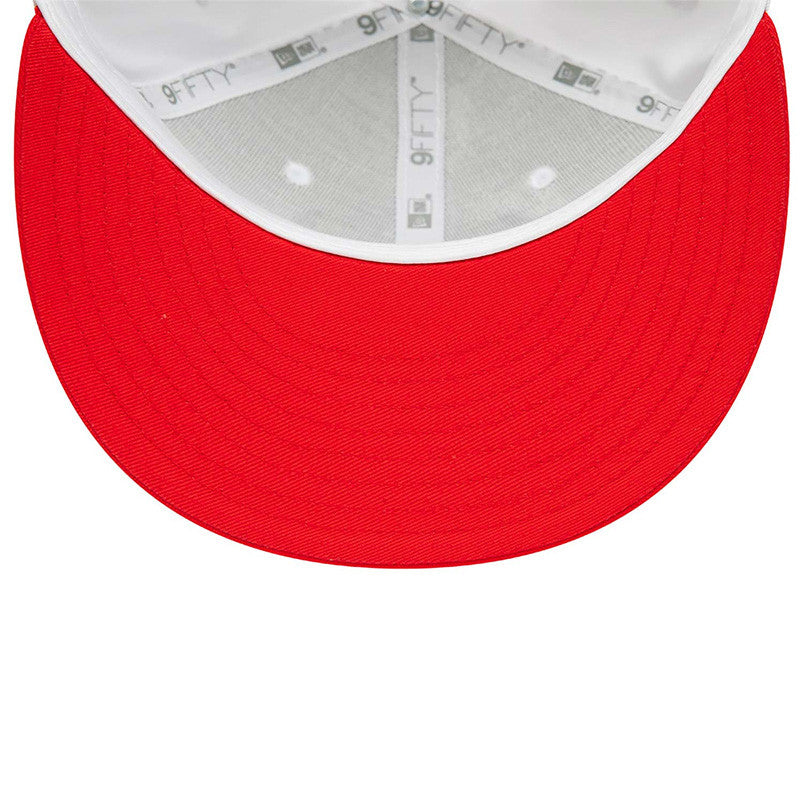 Gorra blanca con parches de corona 9Fifty Chibul de New Era